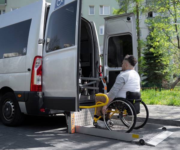Wheelchair accessible transport vehicle during passenger entry